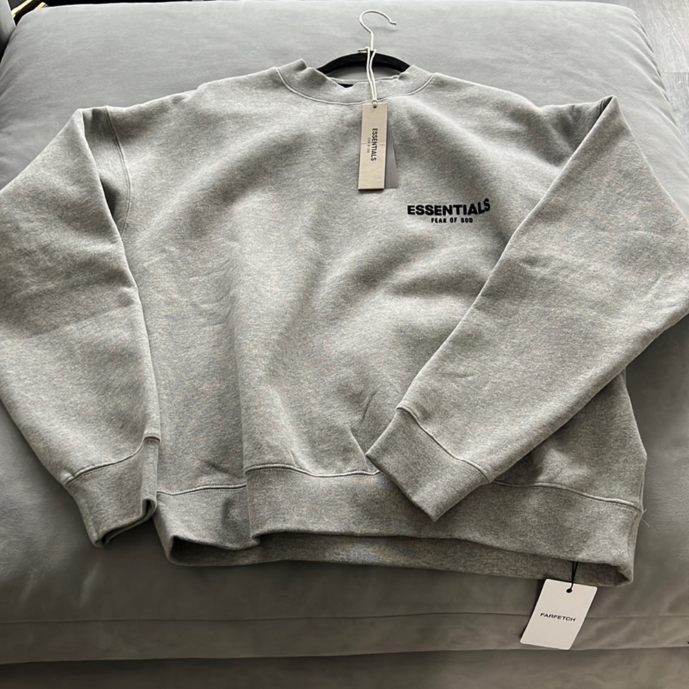 FEAR OF GOD ESSENTIALS CREWNECK - DARK OATMEAL
FEAR OF GOD ESSENTIALS